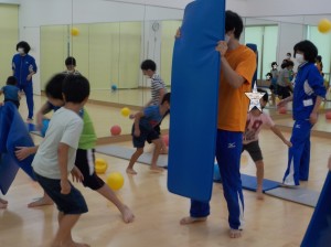 運動療育ボール投げ２