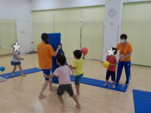 運蔵療育ボール投げ
